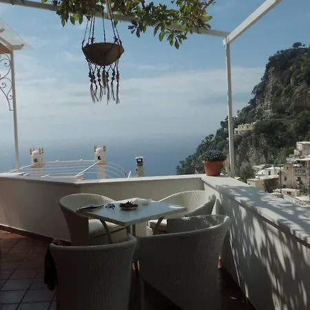 Little Flower בית הארחה פוזיטנו