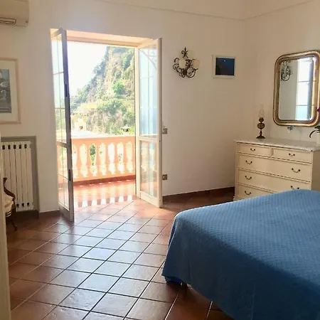 Little Flower בית הארחה