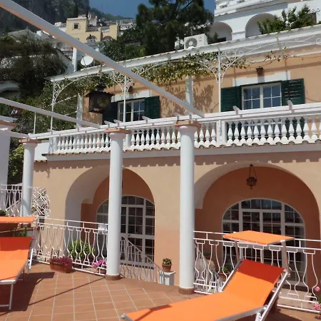 Little Flower בית הארחה