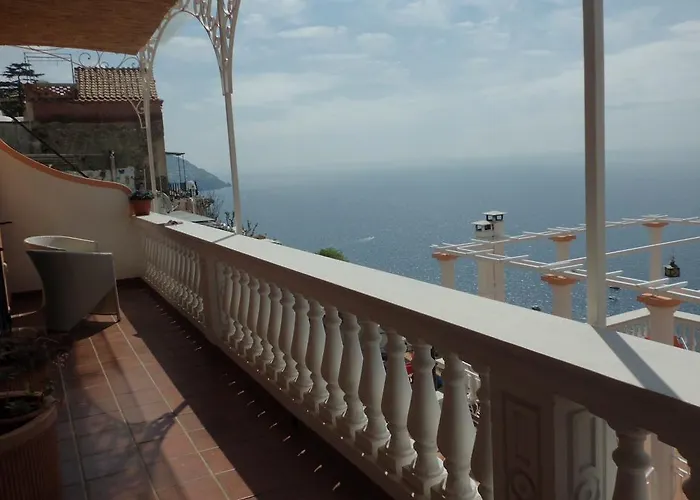 Little Flower בית הארחה פוזיטנו