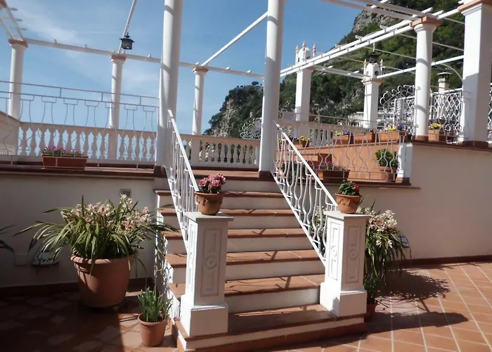 Little Flower בית הארחה