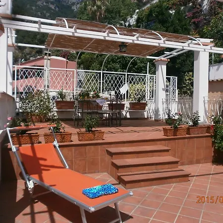 Little Flower Vendégház *